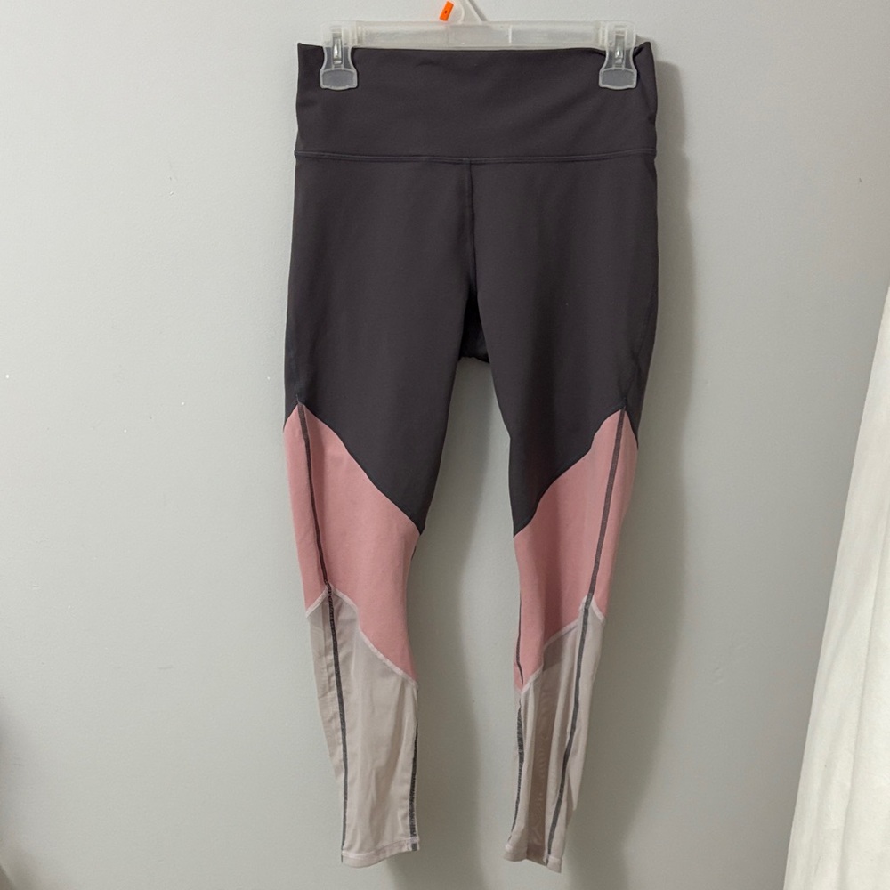 Chic Color Block Leggings in Black and Pink